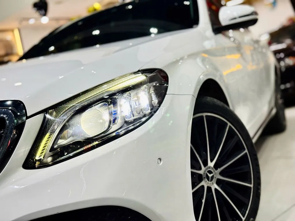 Mercedes-Benz C-Class 2018 photo 2