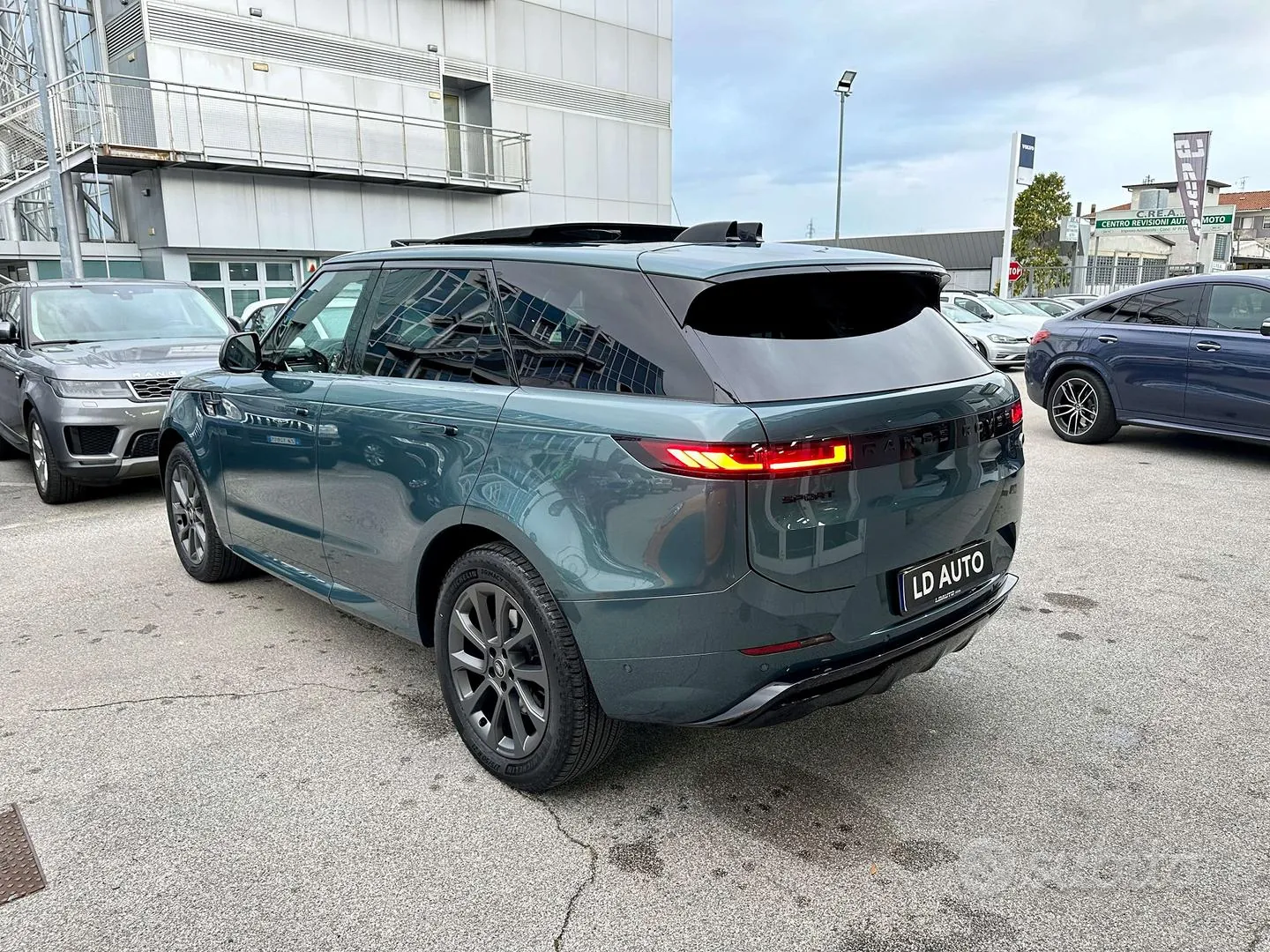 Land Rover Range Rover Sport 2023 photo 4