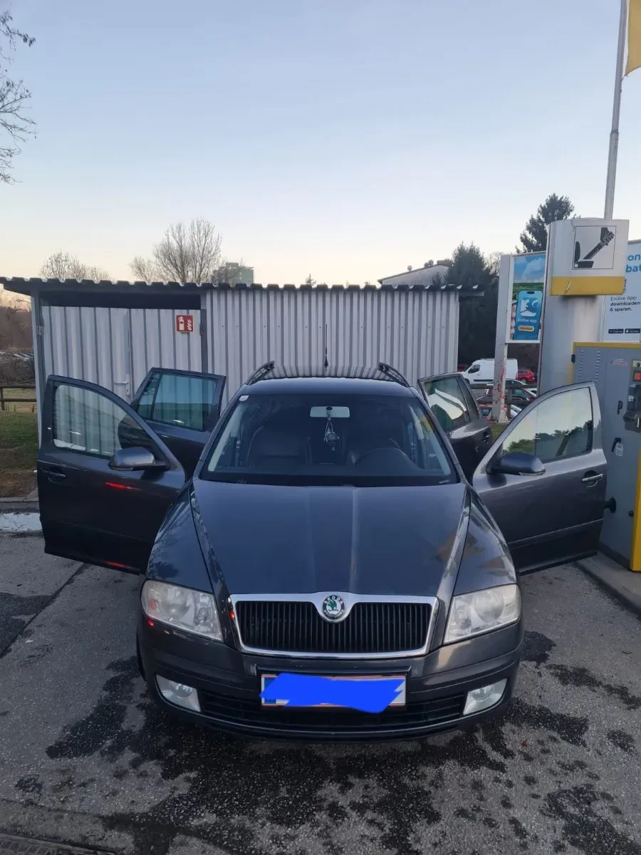 Skoda Octavia 2007 photo 2