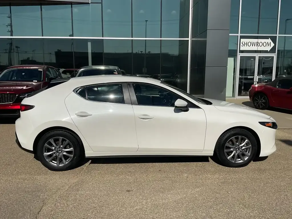 Mazda 3 2022 photo 2