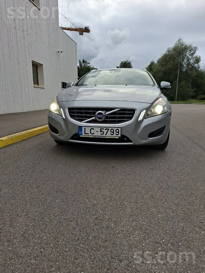 Volvo V60 2011 photo 2