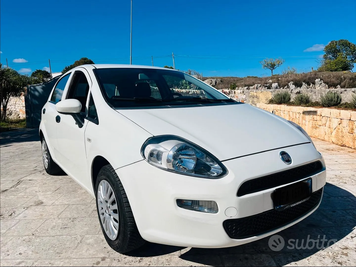 Fiat Punto 2015 photo 2