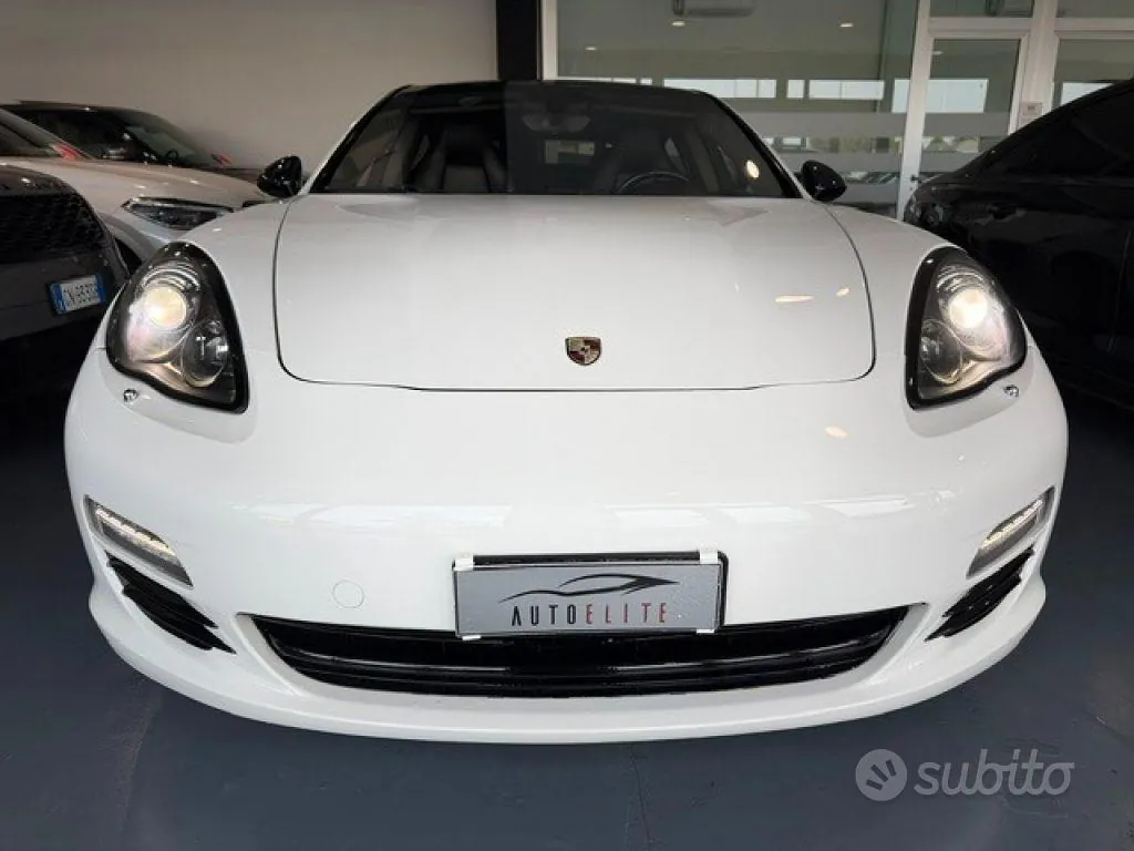 Porsche Panamera 2011 photo 2