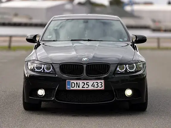 BMW 318D 2009 photo 2