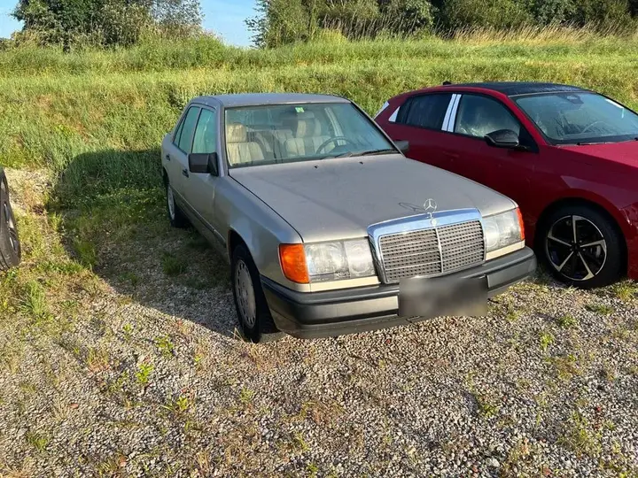 Mercedes-Benz 300E
