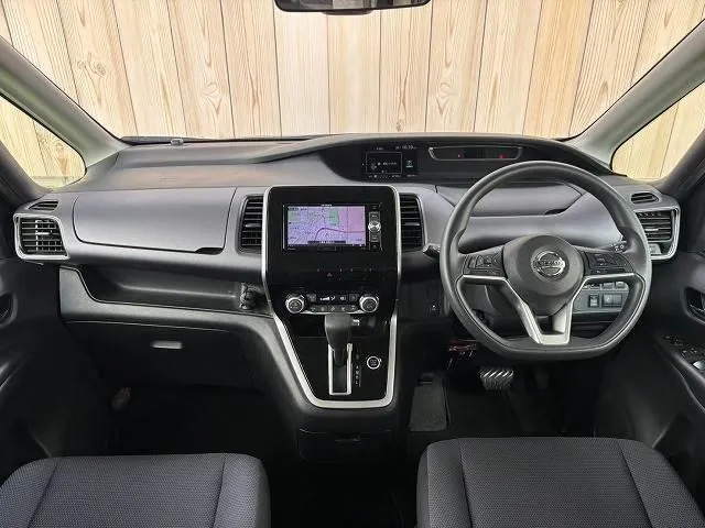 Nissan Serenade 2017 photo 2
