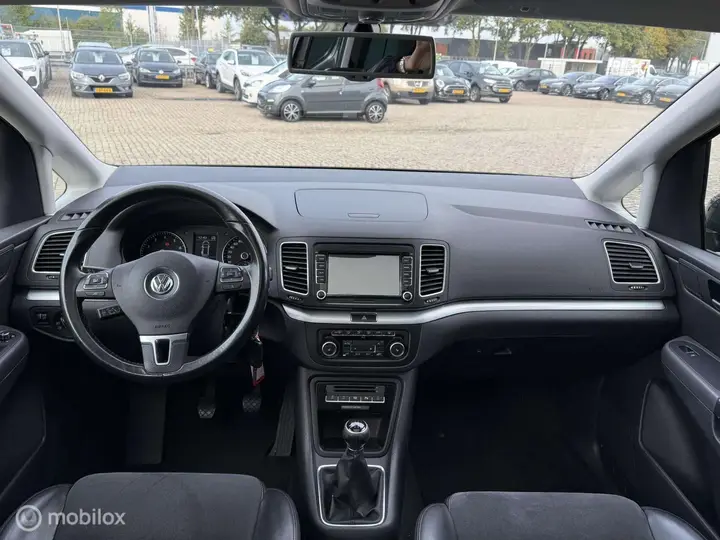 Volkswagen Sharan 2011 photo 2
