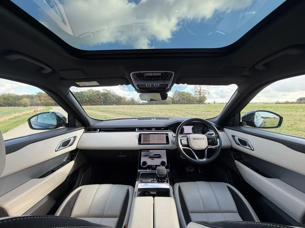Land Rover Range Rover Velar 2021 photo 2