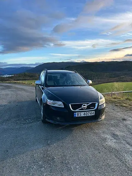 Volvo V50 2011 photo 2
