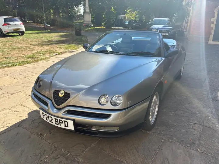 Alfa Romeo Spider 1996 photo 5