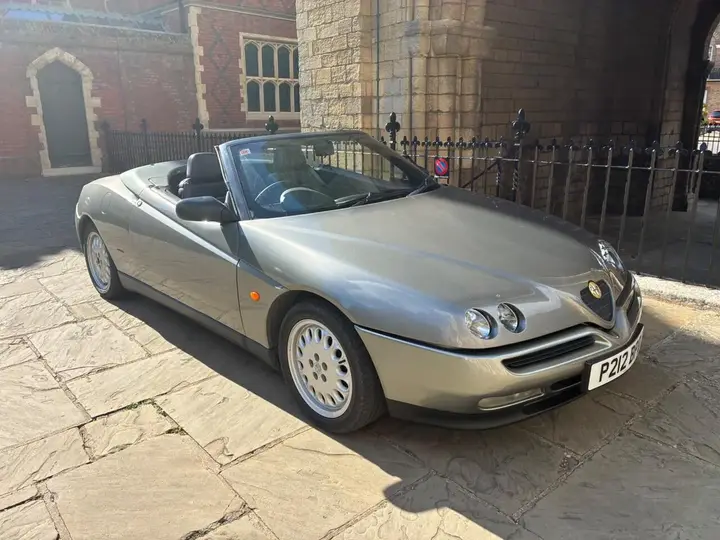 Alfa Romeo Spider 1996 photo 3
