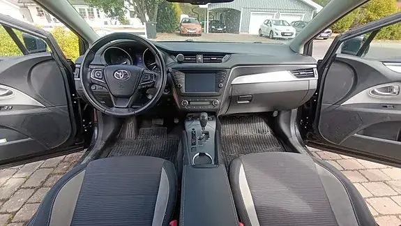 Toyota Avensis 2017 photo 2