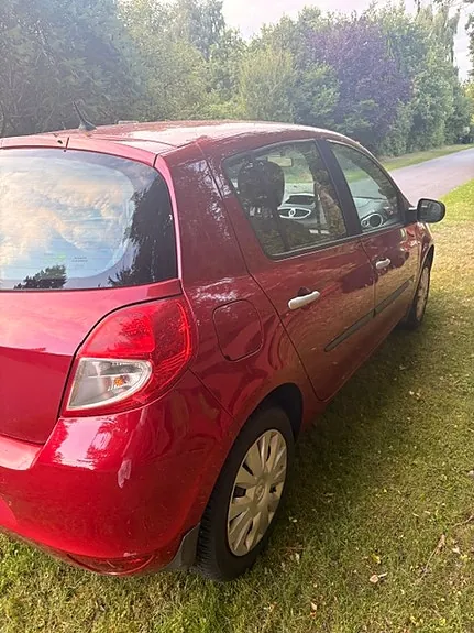 Renault Clio Iii 2010 photo 3