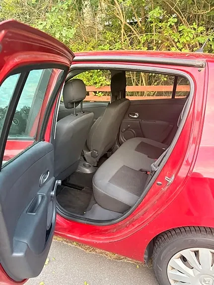 Renault Clio Iii 2010 photo 4