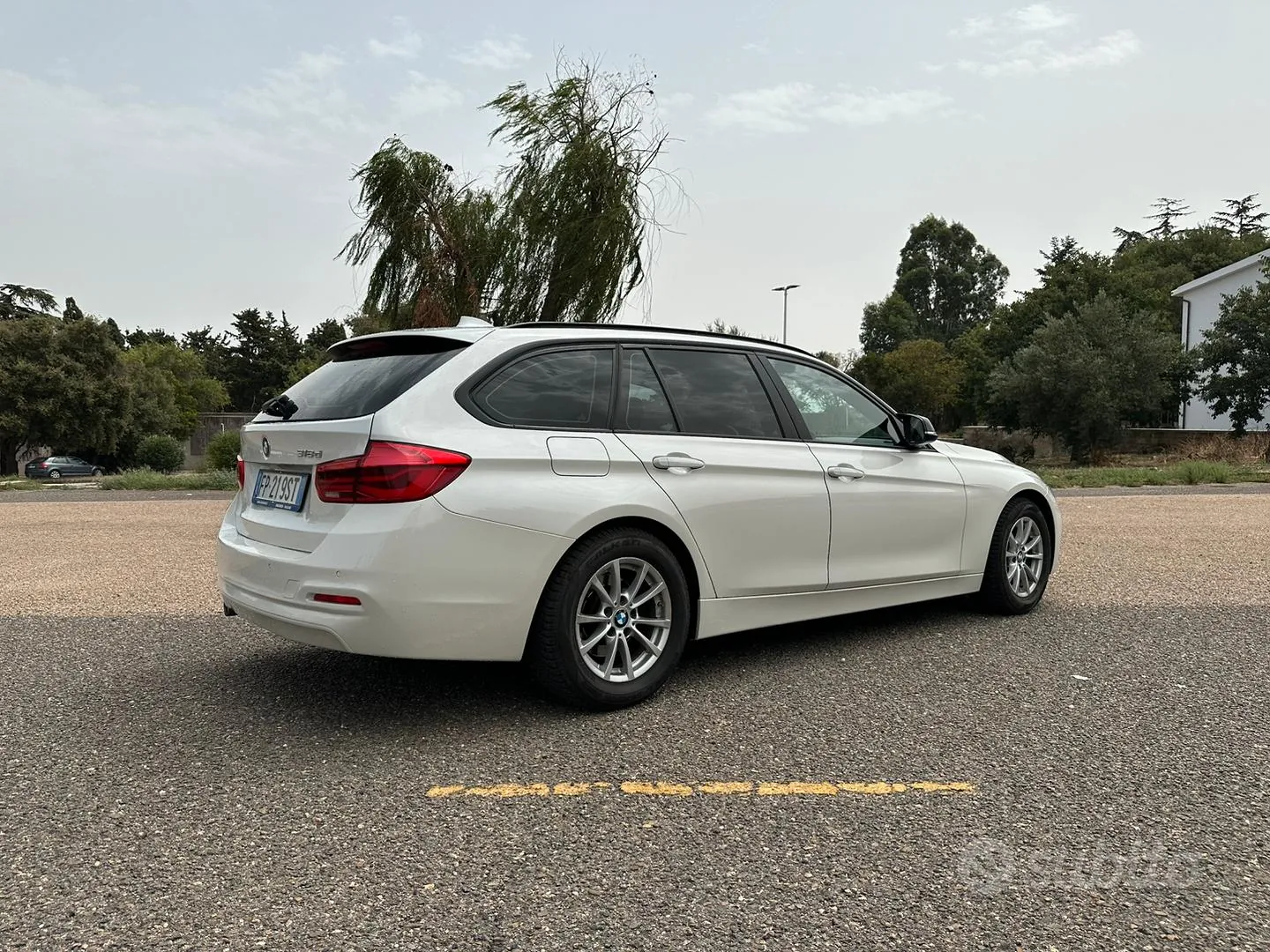 BMW 3 Series 2018 photo 4