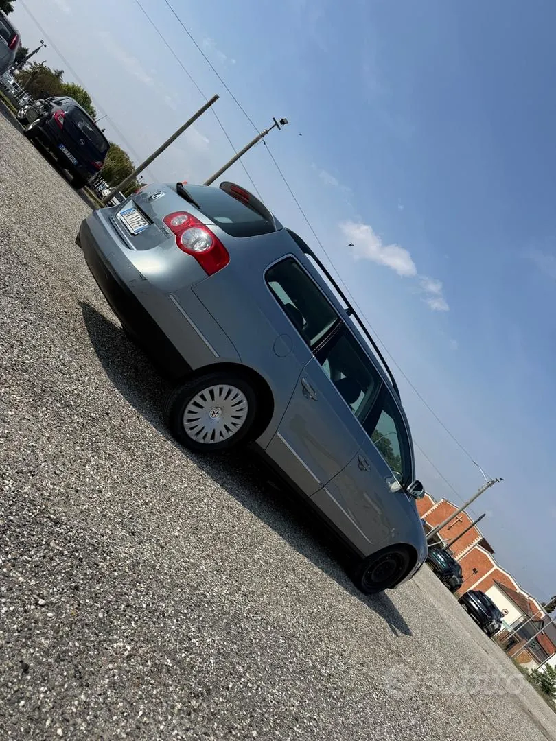 Volkswagen Passat 2009 photo 2