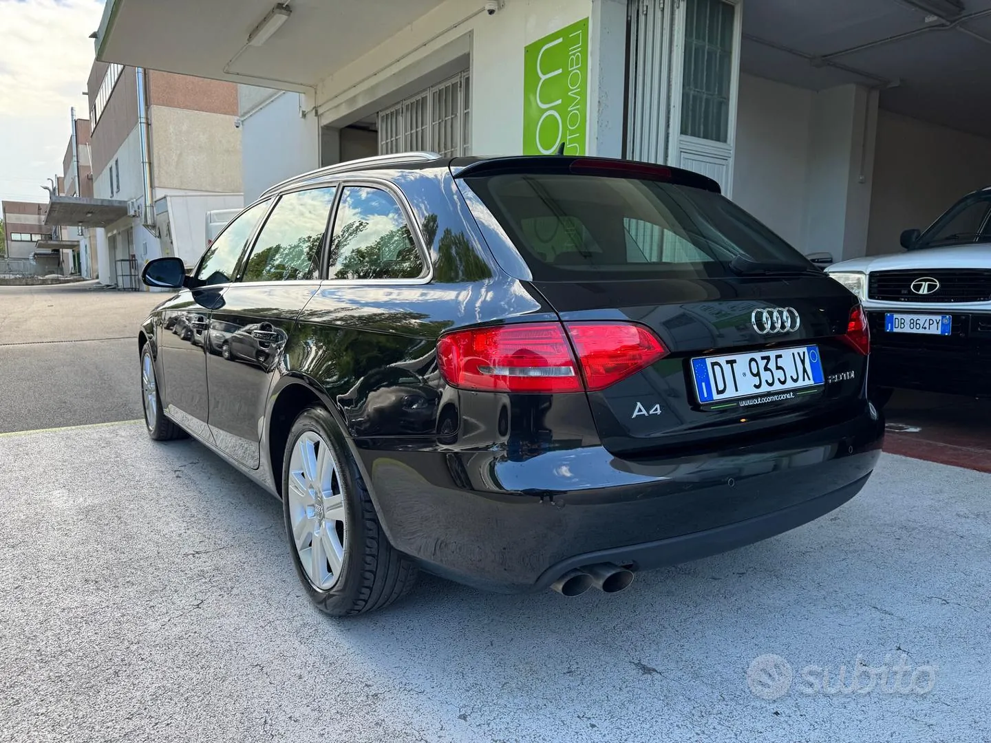 Audi A4 2009 photo 2