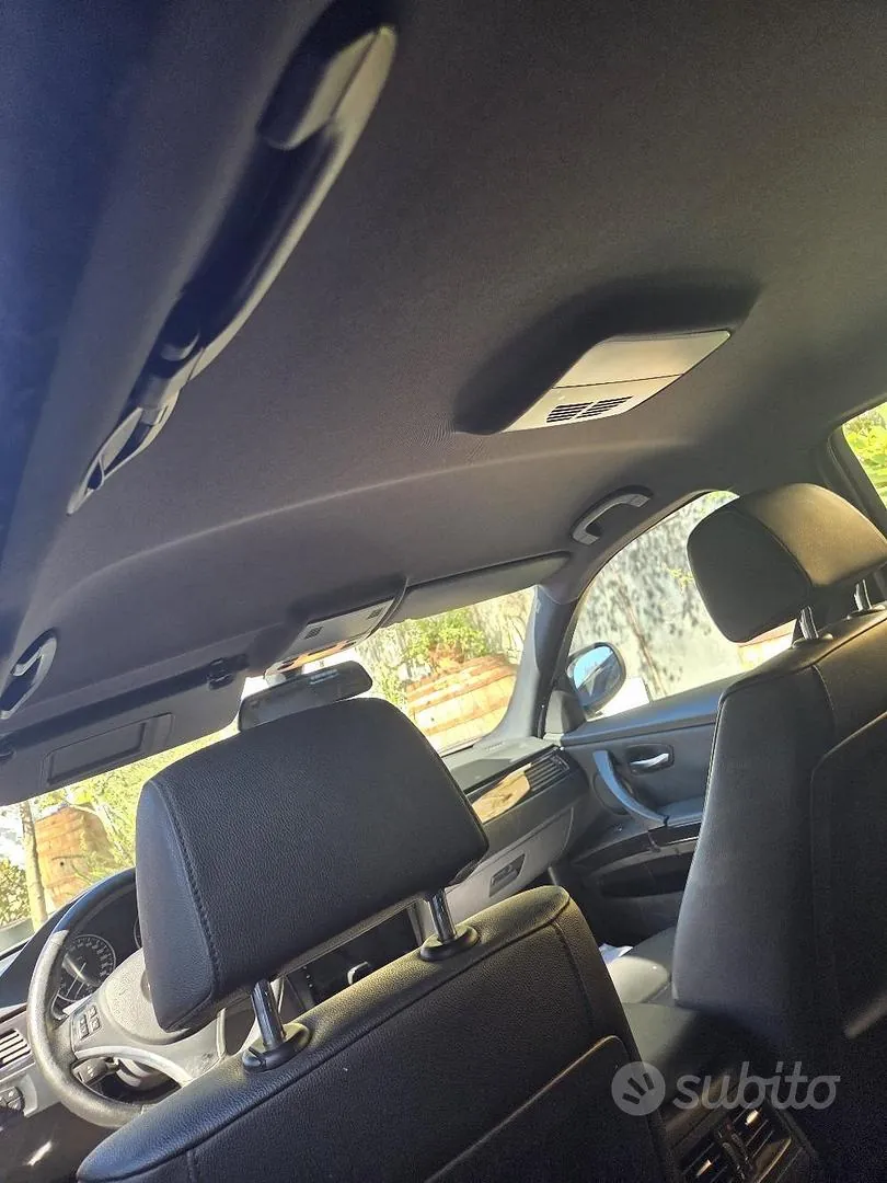 BMW 3 Series 2010 photo 2