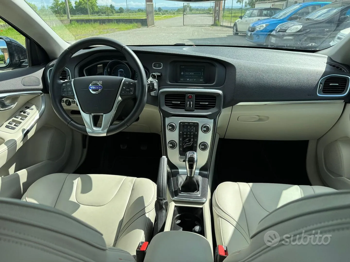 Volvo V40 2016 photo 2