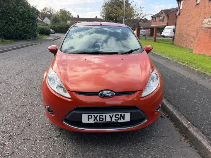Ford Fiesta 2011 photo 2