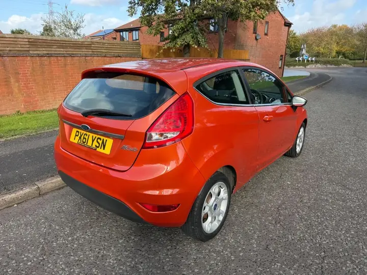 Ford Fiesta 2011 photo 4