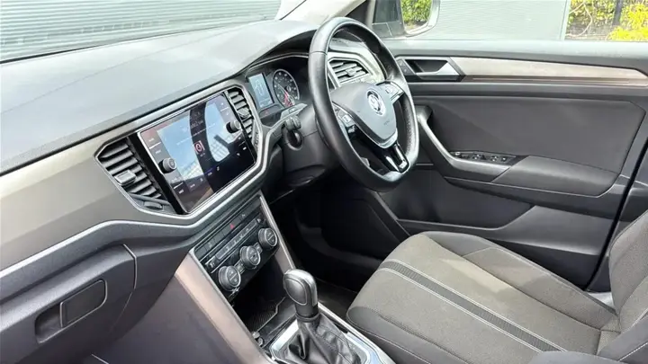 Volkswagen T-Roc 2020 photo 2