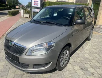 Skoda Fabia 2012 photo 3