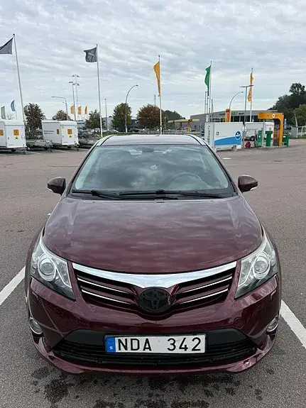 Toyota Avensis 2012 photo 2