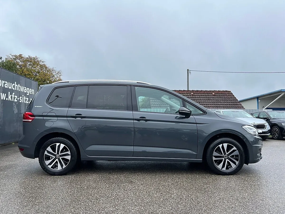 Volkswagen Touran 2026 photo 2