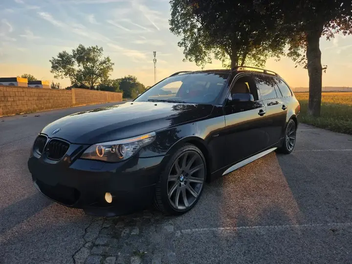BMW 5 Series 2009 photo 2