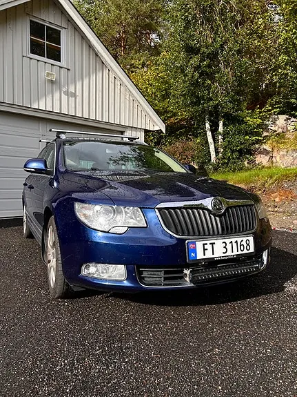 Skoda Superb 2010 photo 4