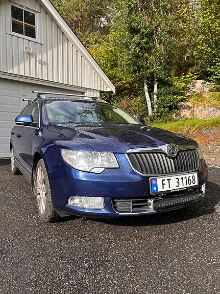 Skoda Superb 2010 photo 2