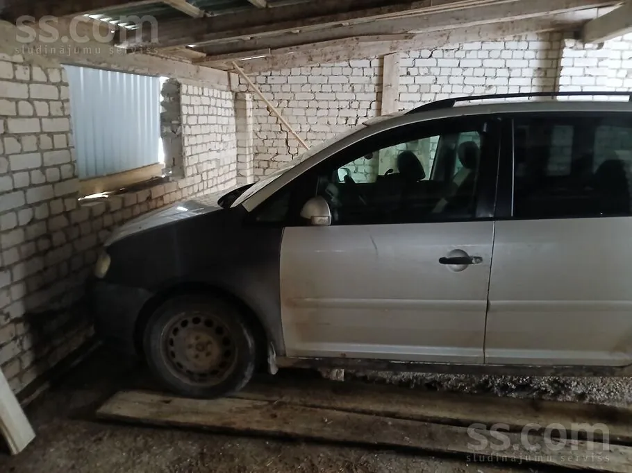 Volkswagen Touran 2005 photo 4