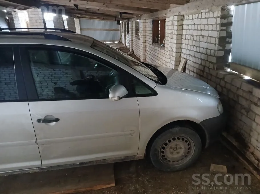 Volkswagen Touran 2005 photo 2