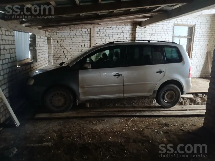 Volkswagen Touran 2005 photo 3