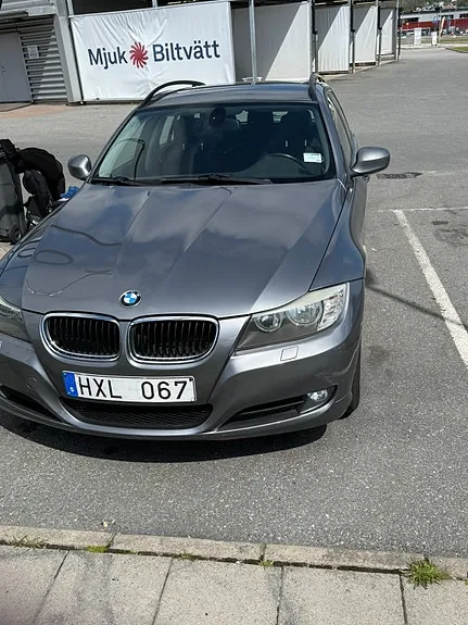 BMW 318I 2009 photo 2