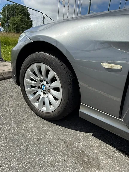BMW 318I 2009 photo 4