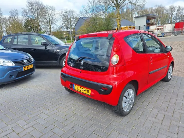 Peugeot 107 2005 photo 3