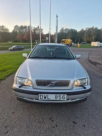 Volvo V40 1999 photo 5