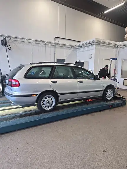 Volvo V40 1999 photo 3