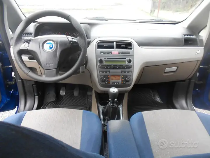 Fiat Grande Punto 2006 photo 3