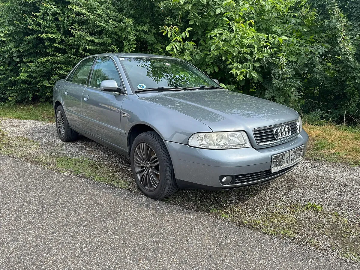 Audi A4 1999 photo 2