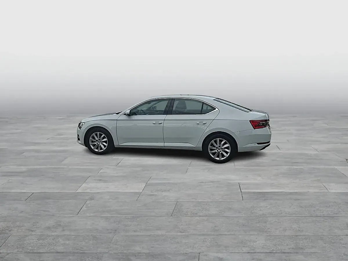 Skoda Superb 2023 photo 3