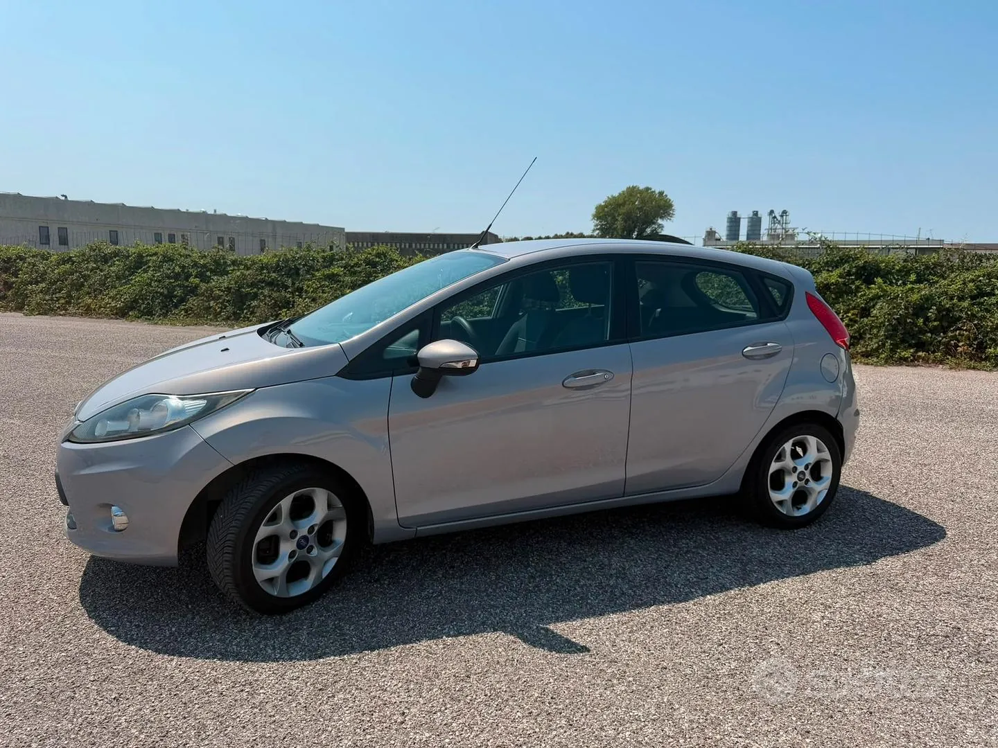 Ford Fiesta 2012 photo 2