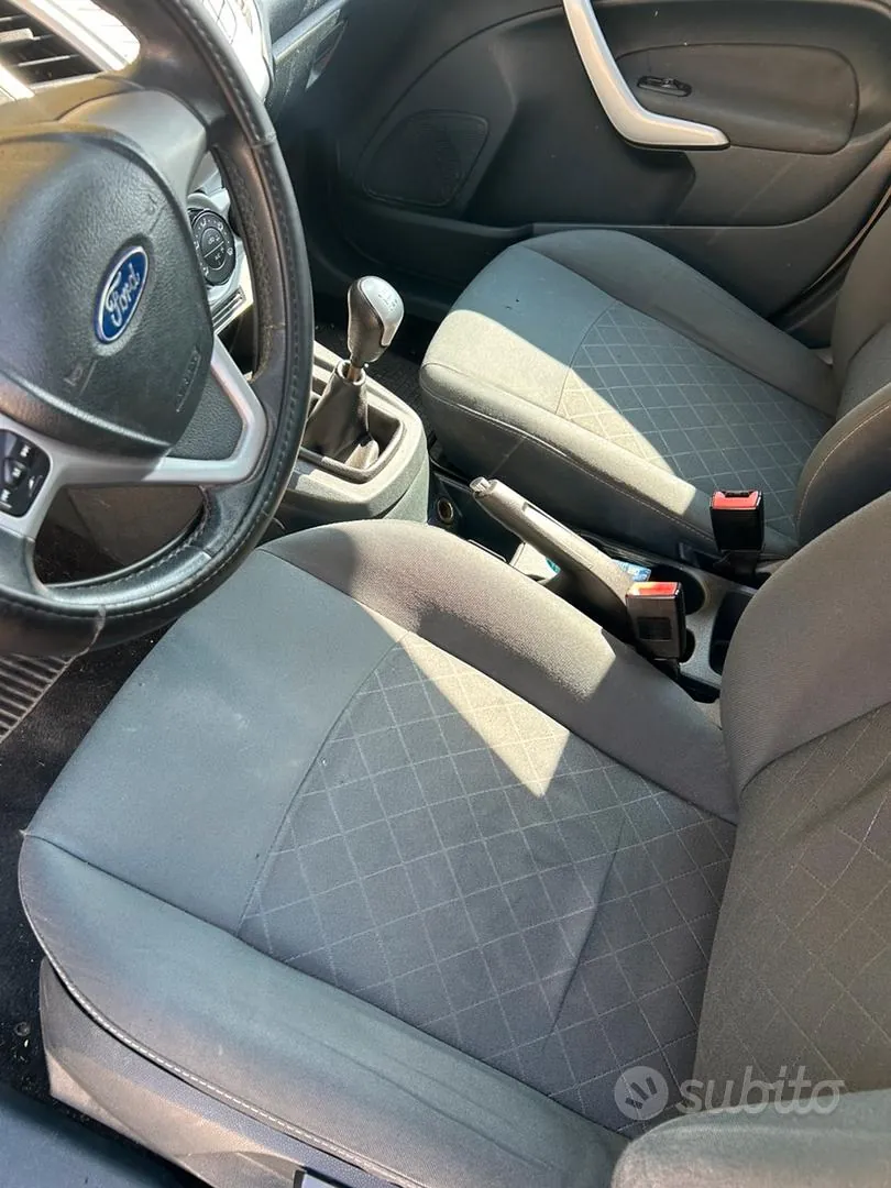 Ford Fiesta 2012 photo 5