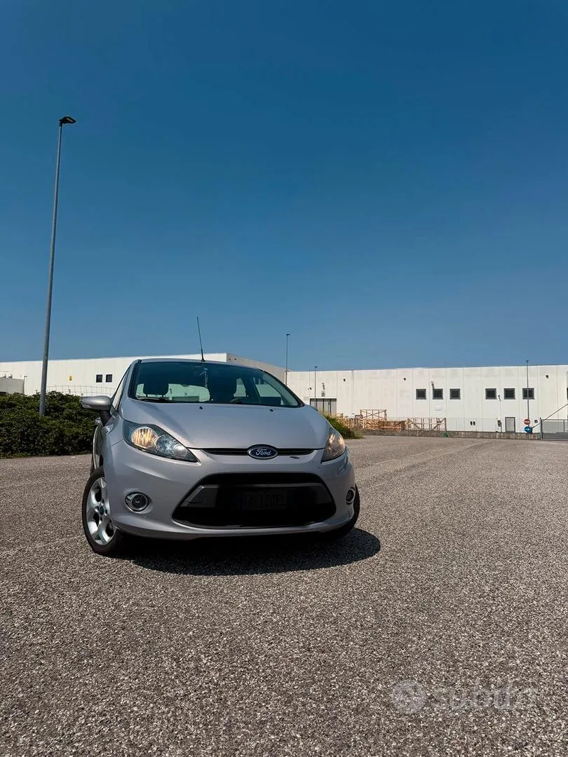 Ford Fiesta 2012 photo 4