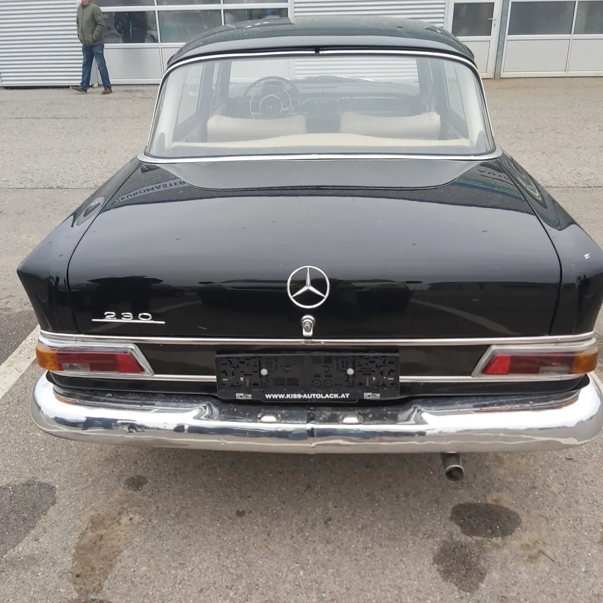 Mercedes-Benz 230 1966 photo 2