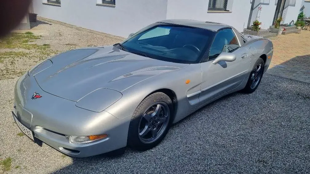 Chevrolet Corvette 2000 photo 2