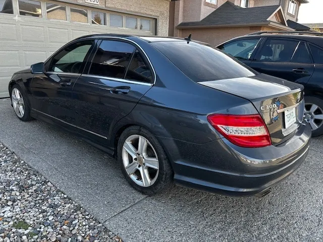 Mercedes-Benz C300 2010 photo 2