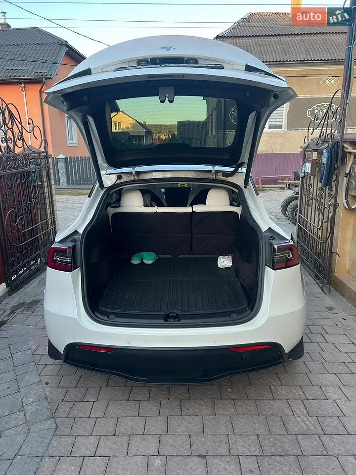 Tesla Model Y 2021 photo 2